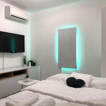 Modern Center Studio Under The Castle - Free Parking Apartment Ljubljana Luaran gambar