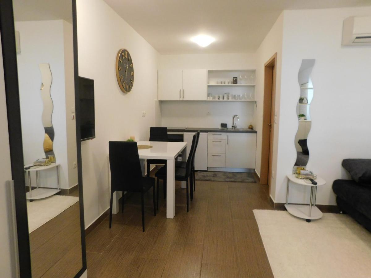 Modern Center Studio Under The Castle - Free Parking Apartment Ljubljana Luaran gambar