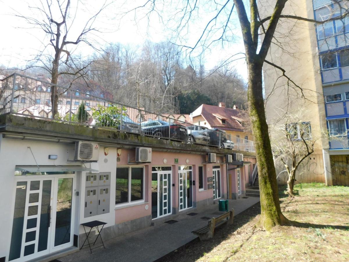 Modern Center Studio Under The Castle - Free Parking Apartment Ljubljana Luaran gambar