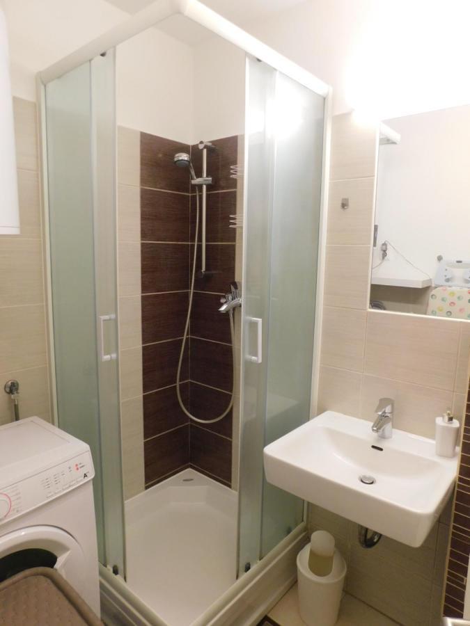 Modern Center Studio Under The Castle - Free Parking Apartment Ljubljana Luaran gambar