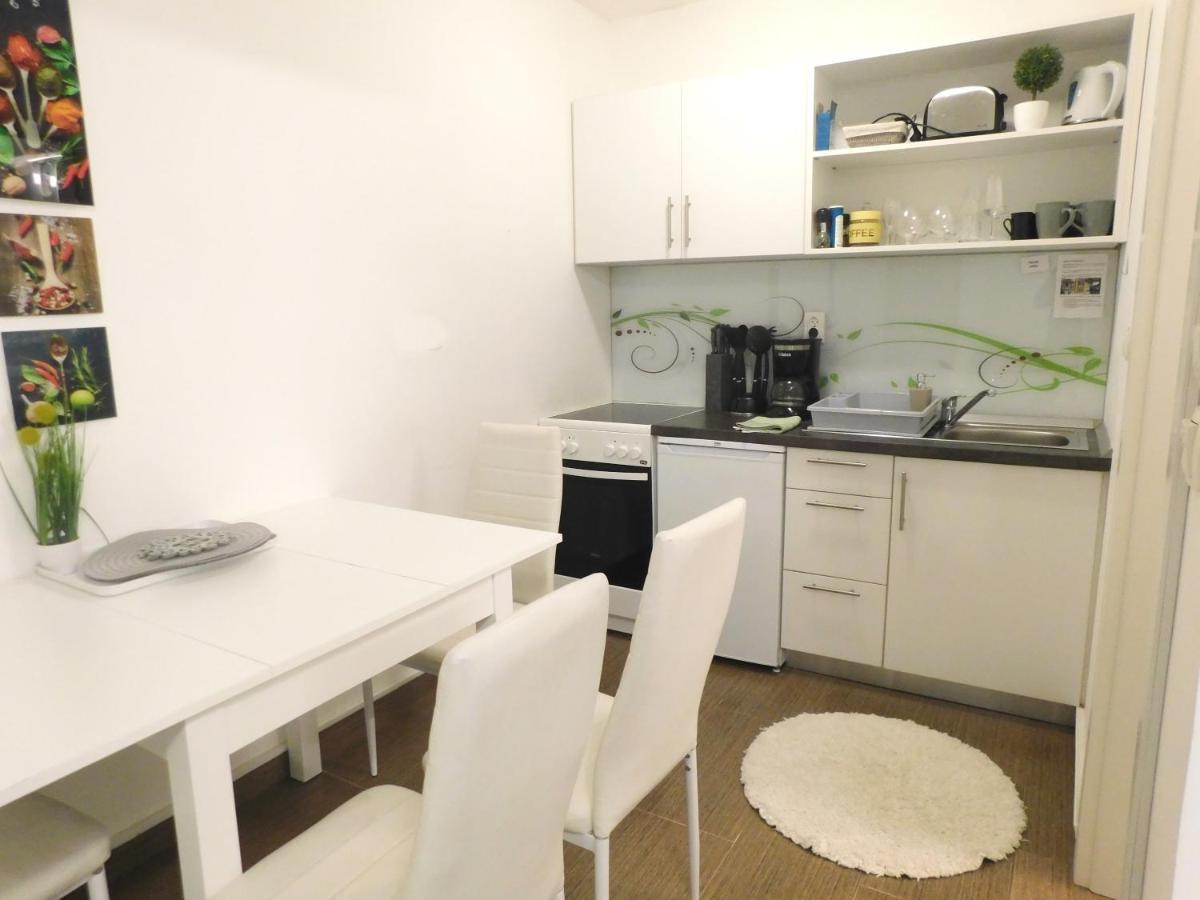Modern Center Studio Under The Castle - Free Parking Apartment Ljubljana Luaran gambar