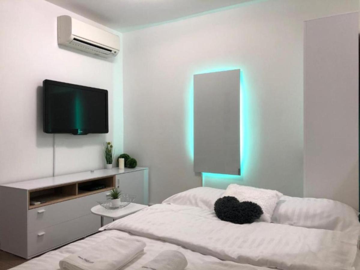 Modern Center Studio Under The Castle - Free Parking Apartment Ljubljana Luaran gambar